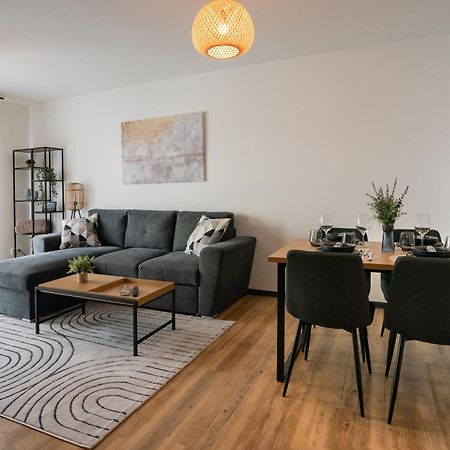 Reitz - Apartment I Zentrale Lage I Stellplatz I 55Qm I 2 Zimmer I Kueche I Bad I Terrasse バート・ヘルスフェルト エクステリア 写真