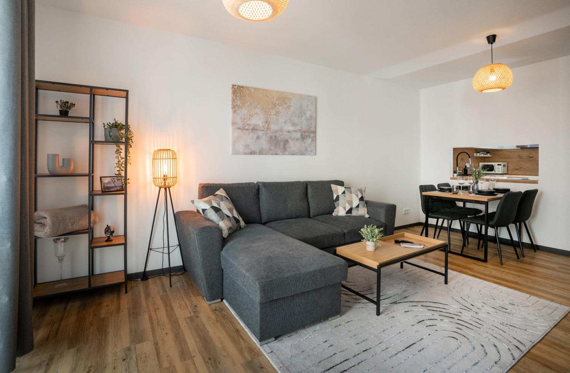 Reitz - Apartment I Zentrale Lage I Stellplatz I 55Qm I 2 Zimmer I Kueche I Bad I Terrasse バート・ヘルスフェルト エクステリア 写真