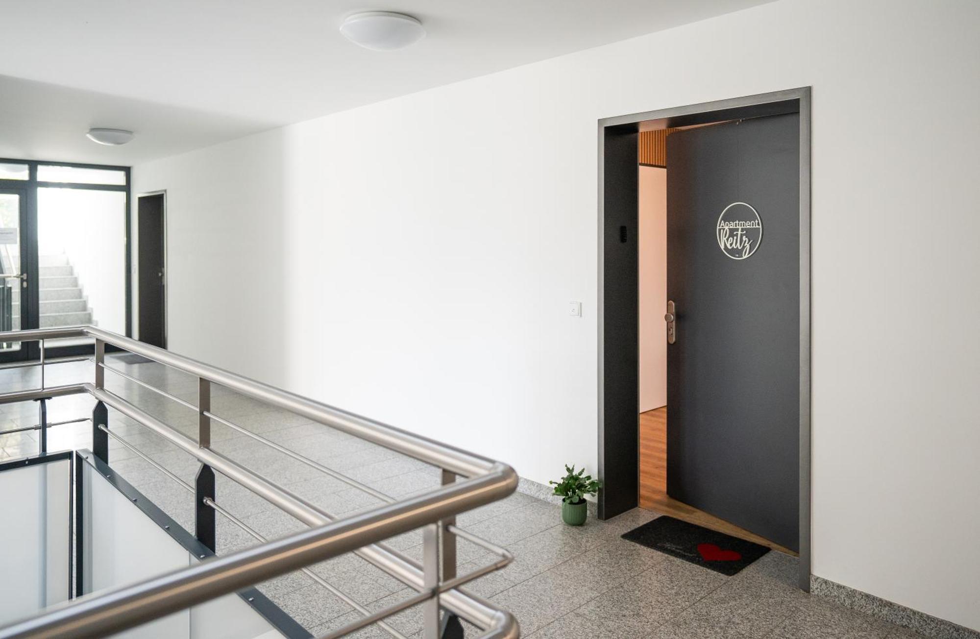 Reitz - Apartment I Zentrale Lage I Stellplatz I 55Qm I 2 Zimmer I Kueche I Bad I Terrasse バート・ヘルスフェルト エクステリア 写真