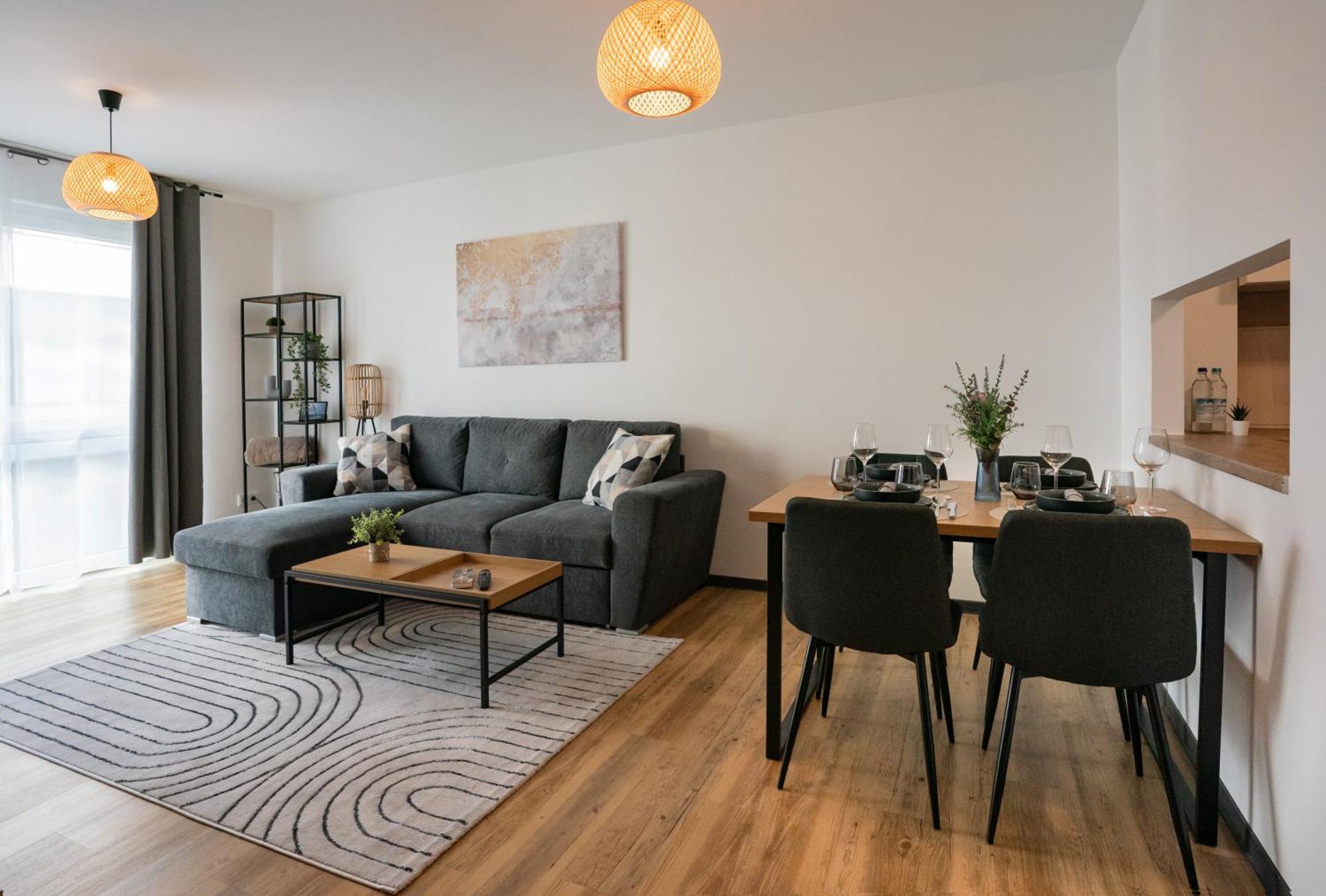 Reitz - Apartment I Zentrale Lage I Stellplatz I 55Qm I 2 Zimmer I Kueche I Bad I Terrasse バート・ヘルスフェルト エクステリア 写真