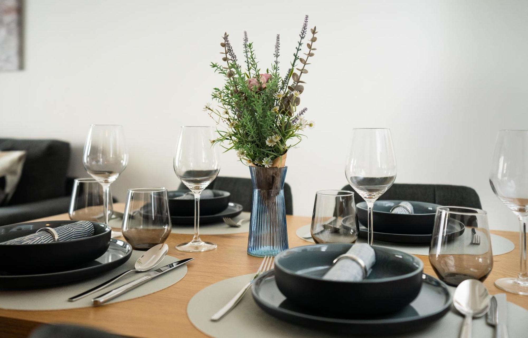 Reitz - Apartment I Zentrale Lage I Stellplatz I 55Qm I 2 Zimmer I Kueche I Bad I Terrasse バート・ヘルスフェルト エクステリア 写真